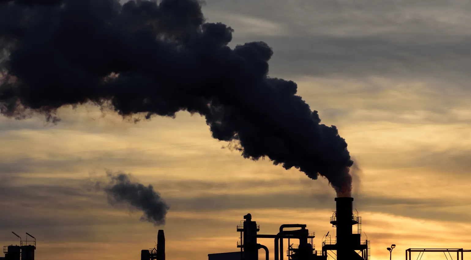 factory emitting black smoke 